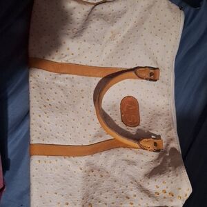 Elegant Cream and Tan Travel Bag